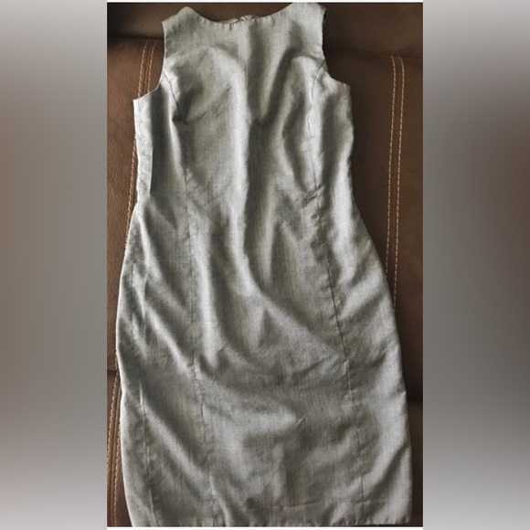Liz Claiborne Dresses & Skirts - 6- Liz Claiborne dress, midi, back slit, slight discoloration to lining, inner
